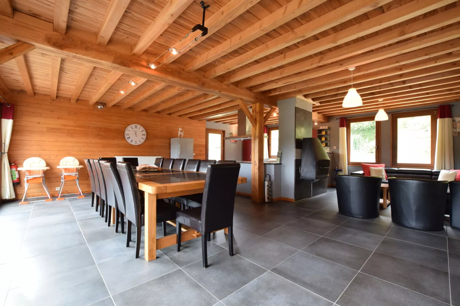 Le Saint Thibaut-Dining room