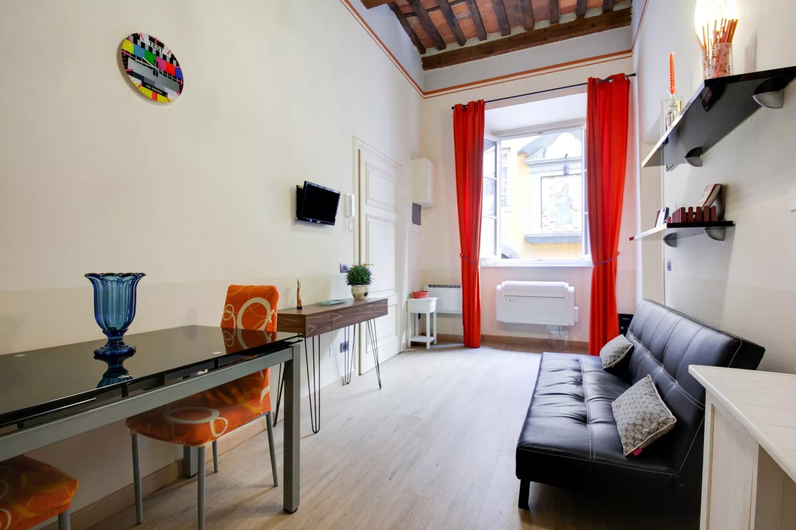 Aida-Living room