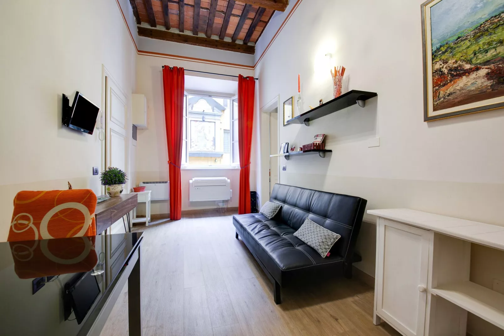 Aida-Living room