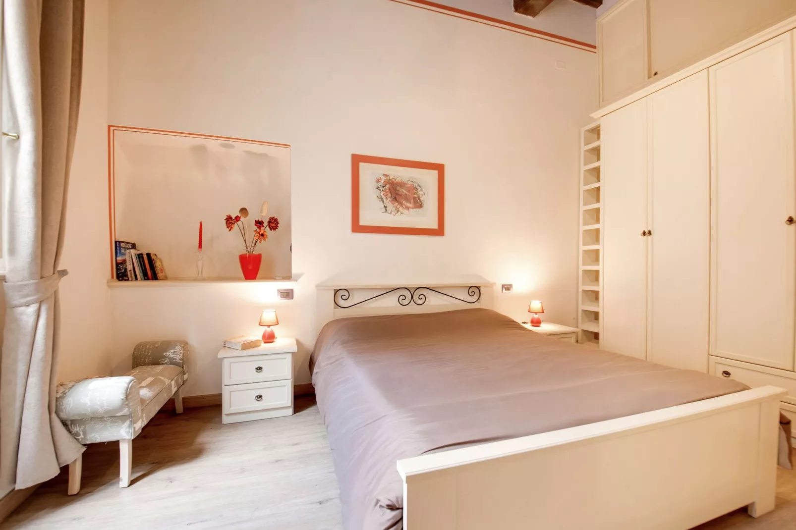 Aida-Bedroom