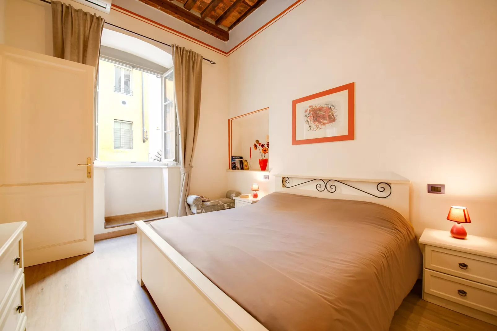 Aida-Bedroom