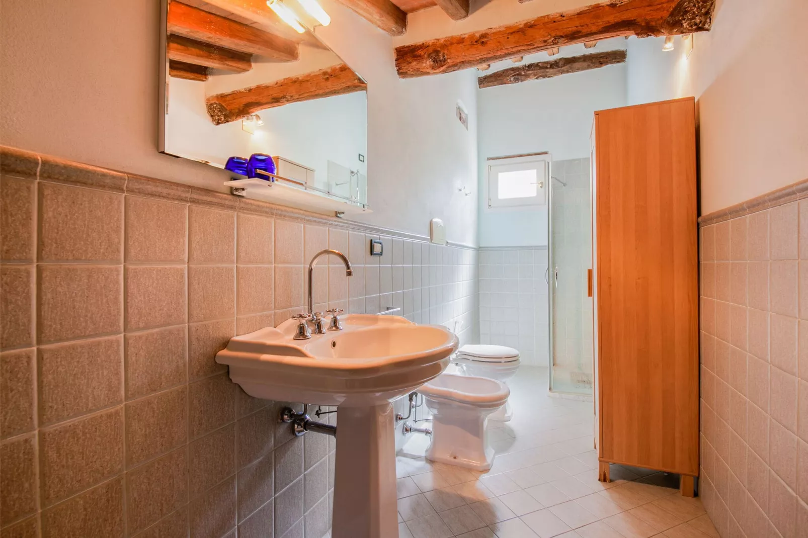 Gaia Gala-Bathroom
