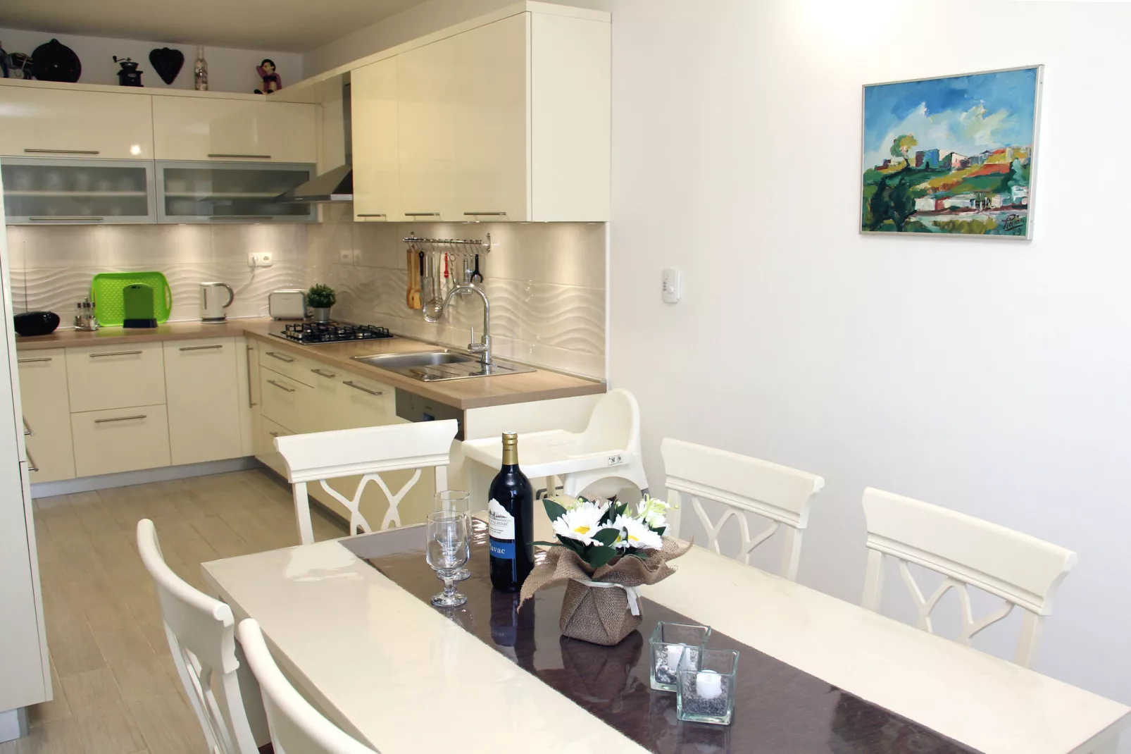 Mateo-Dining room