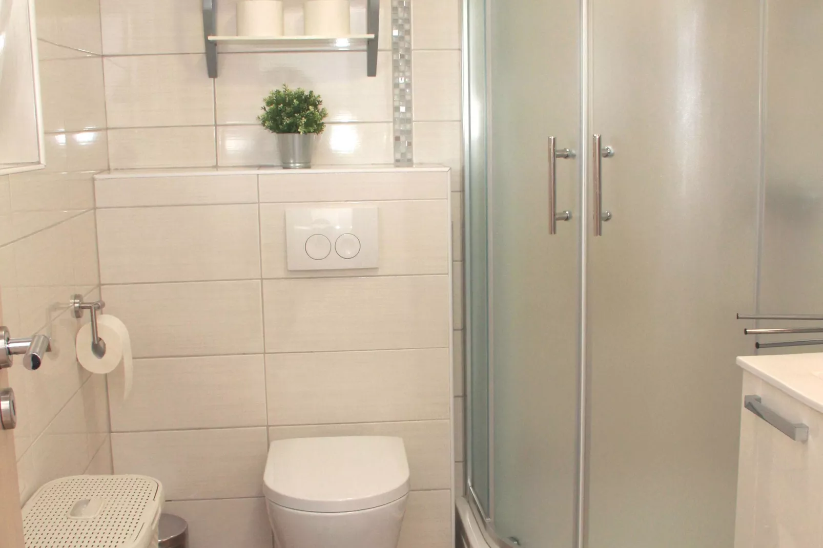 Mateo-Bathroom