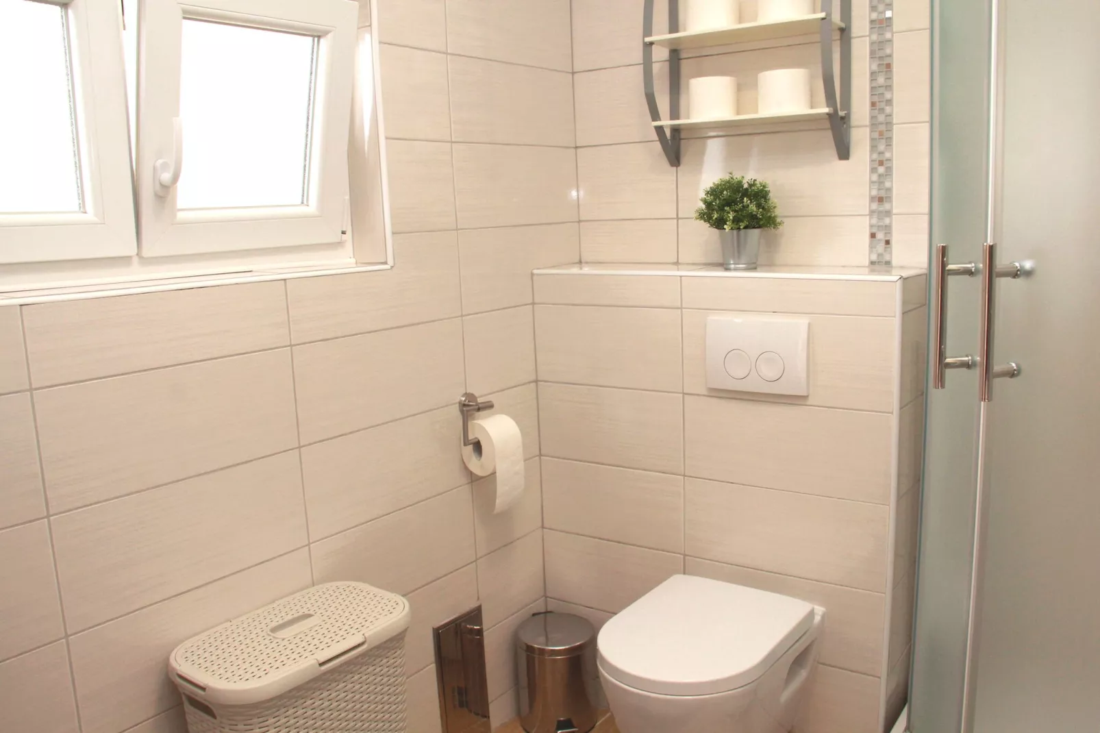 Mateo-Bathroom