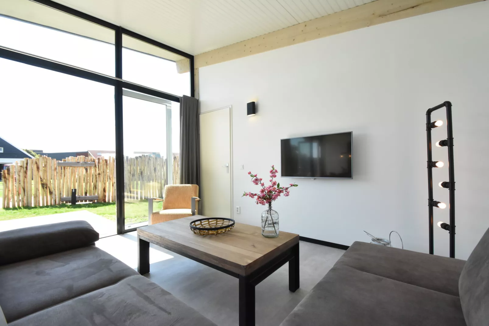 Quality Lodge aan de Duinen-Living room