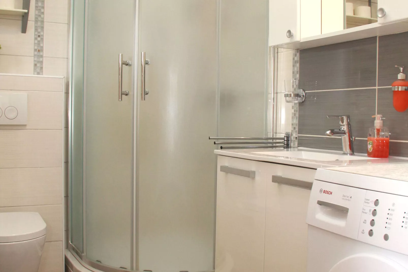 Mateo-Bathroom