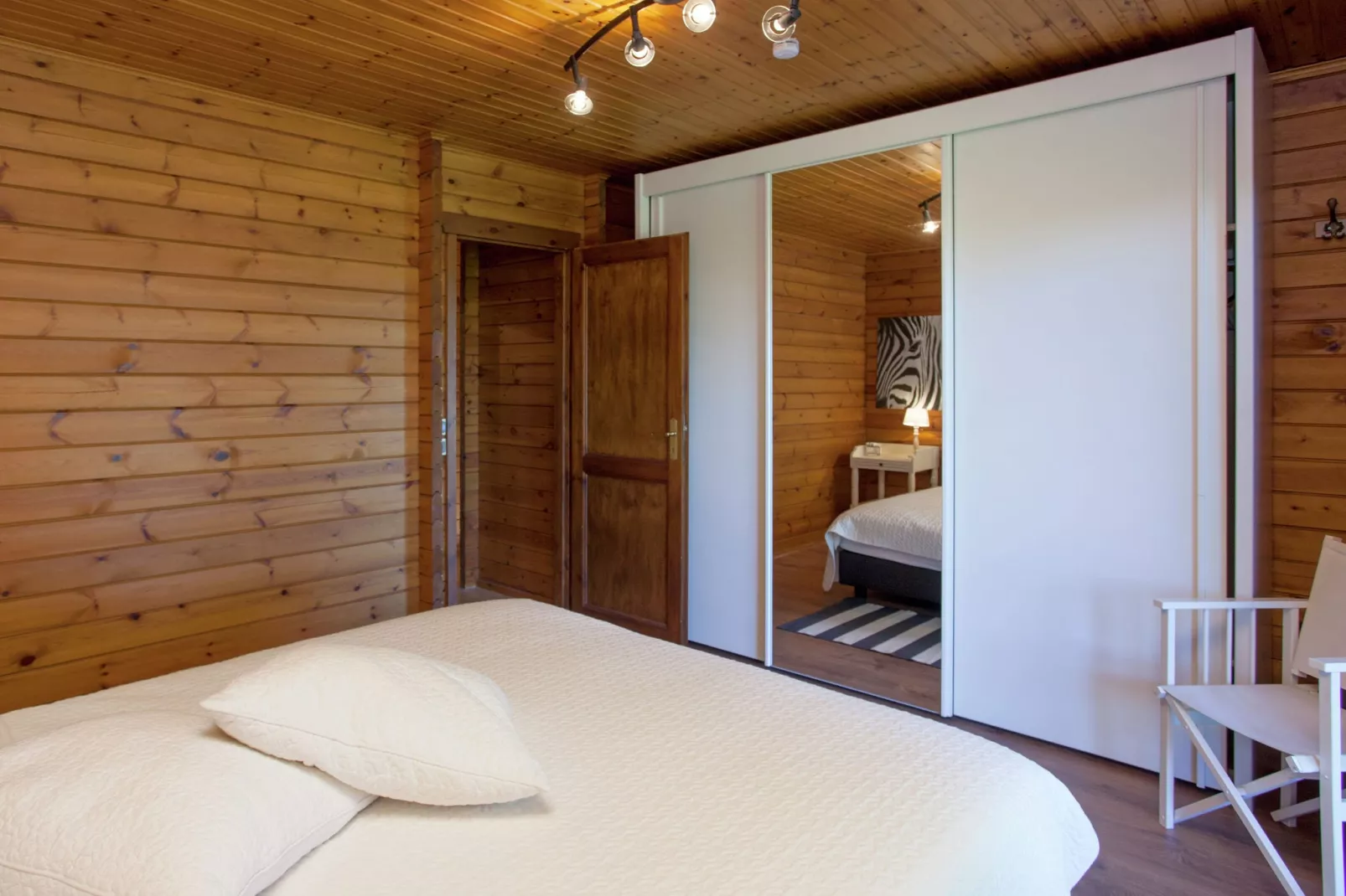 La Belle Reine-Bedroom