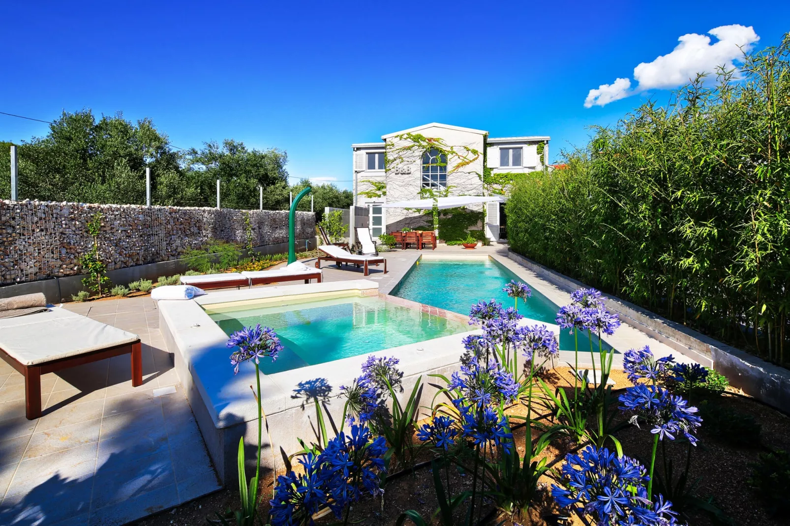 Villa B&B-Exterior summer