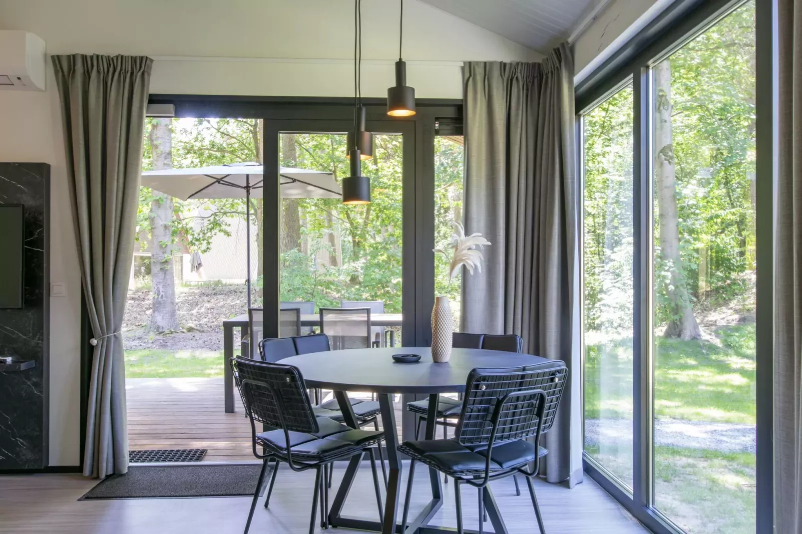 Bospark 't Wolfsven 15-Dining room