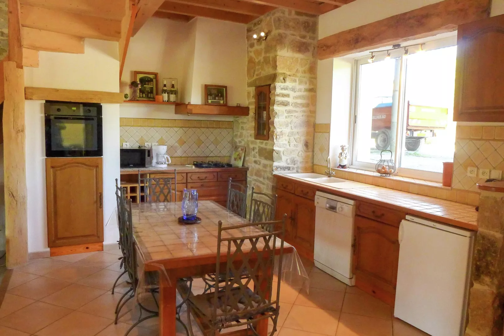 Conilhac-de-la-Montagne-Kitchen
