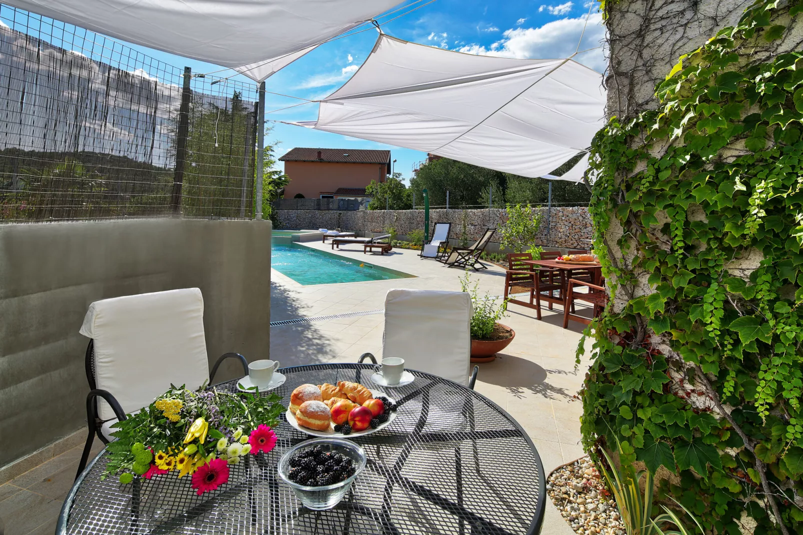 Villa B&B-Gardens summer