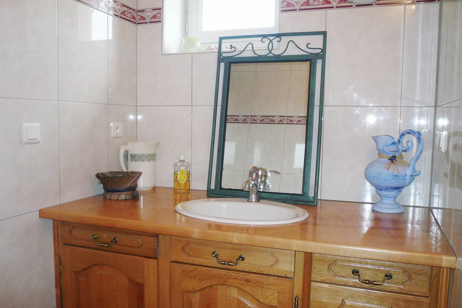 Conilhac-de-la-Montagne-Bathroom