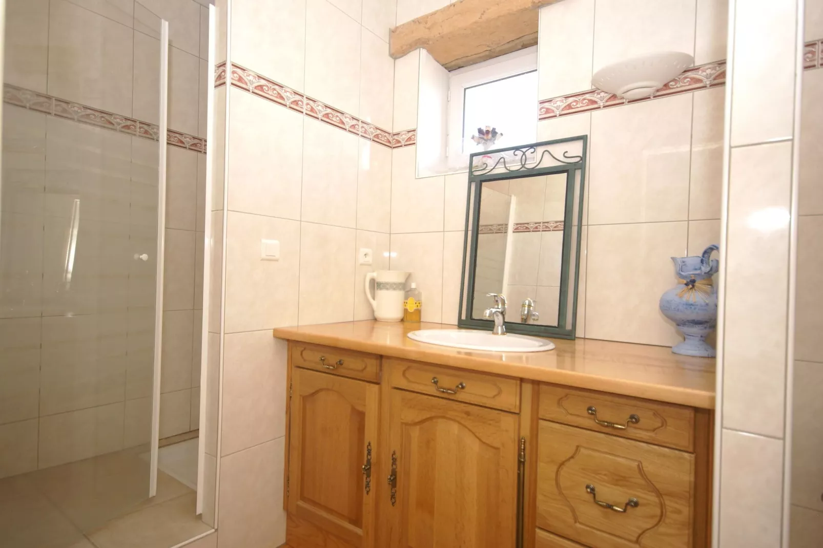 Conilhac-de-la-Montagne-Bathroom