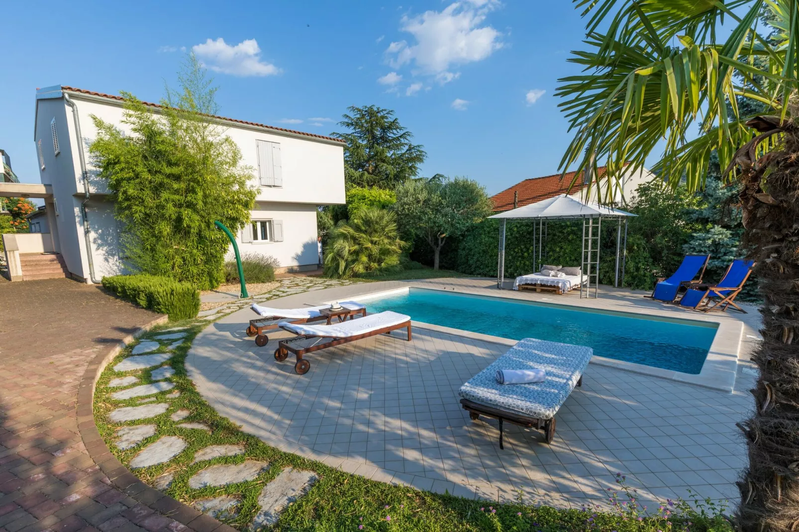 Villa Vicencin-Exterior summer