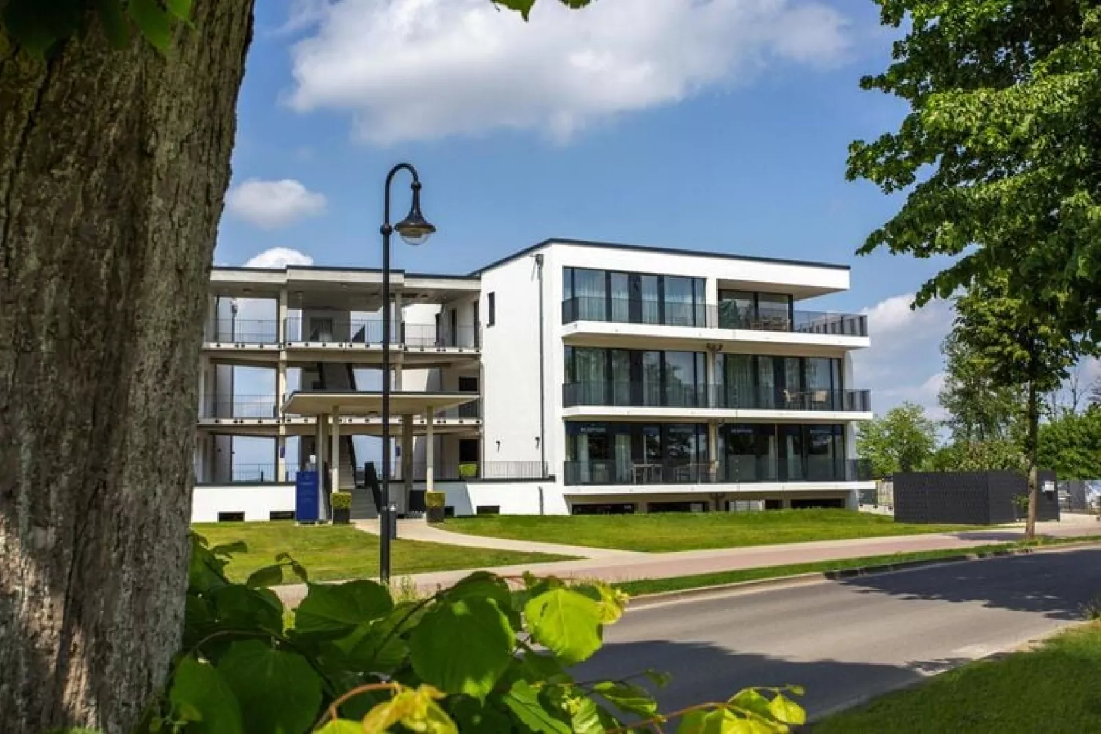 Apartments im MAREMÜRITZ Yachthafen Resort / Fortuna Suite Müritzblick 2 Personen-Exterior summer