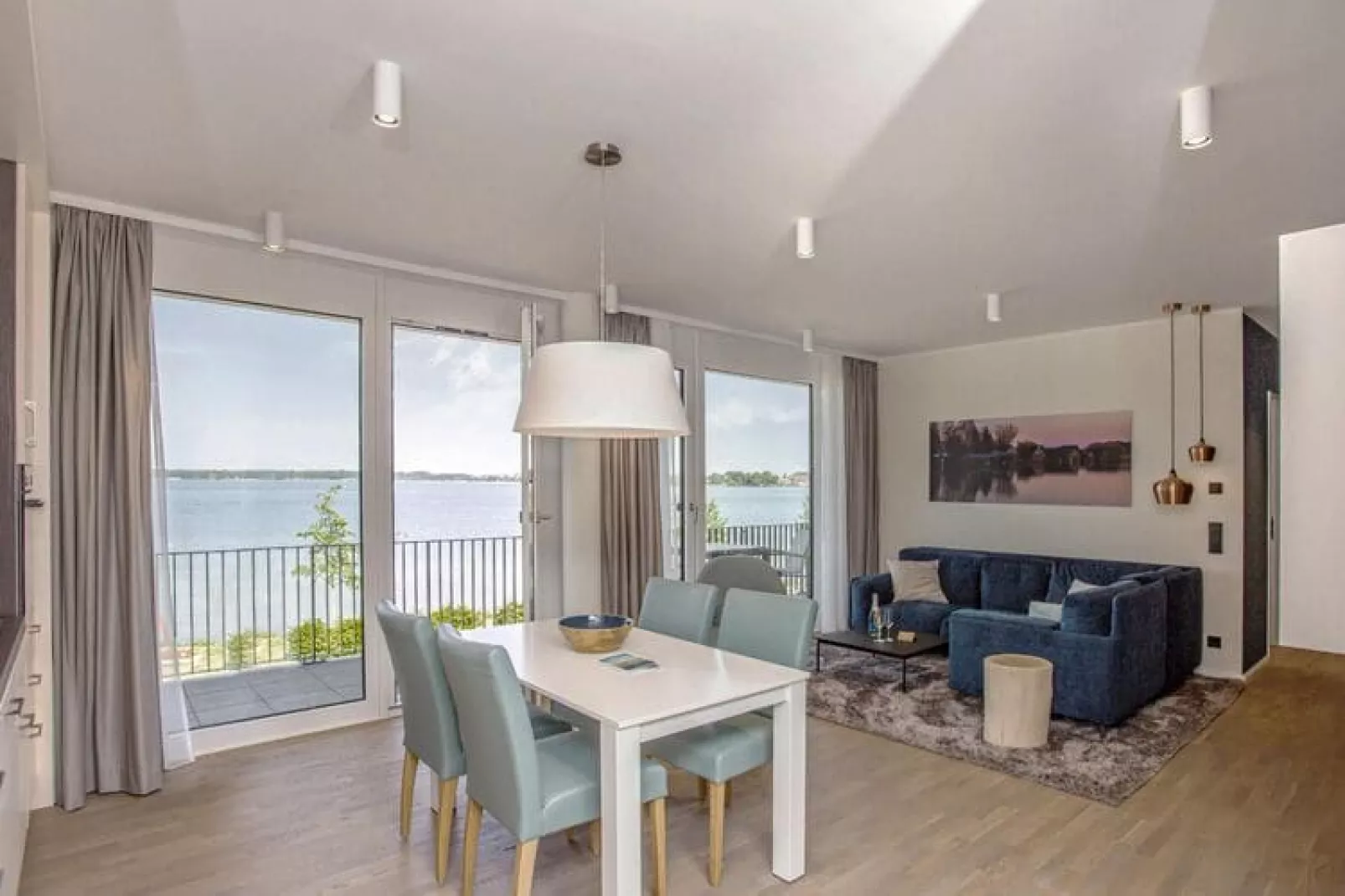 Apartments im MAREMÜRITZ Yachthafen Resort / Fortuna Suite Müritzblick 2 Personen-Living room