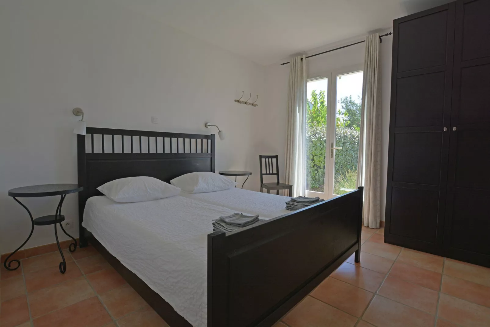 Escales-Bedroom
