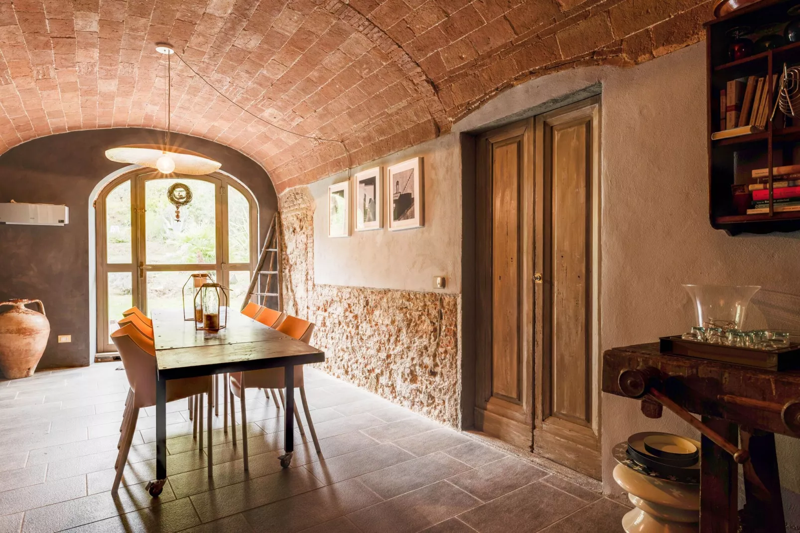 VilladiBugno2-Dining room