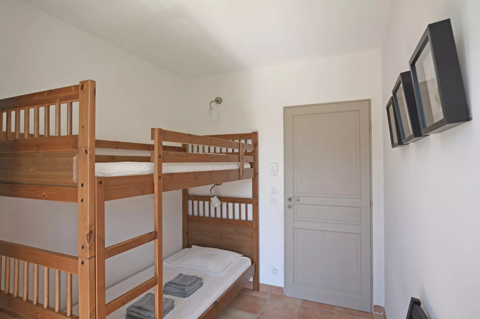 Escales-Bedroom