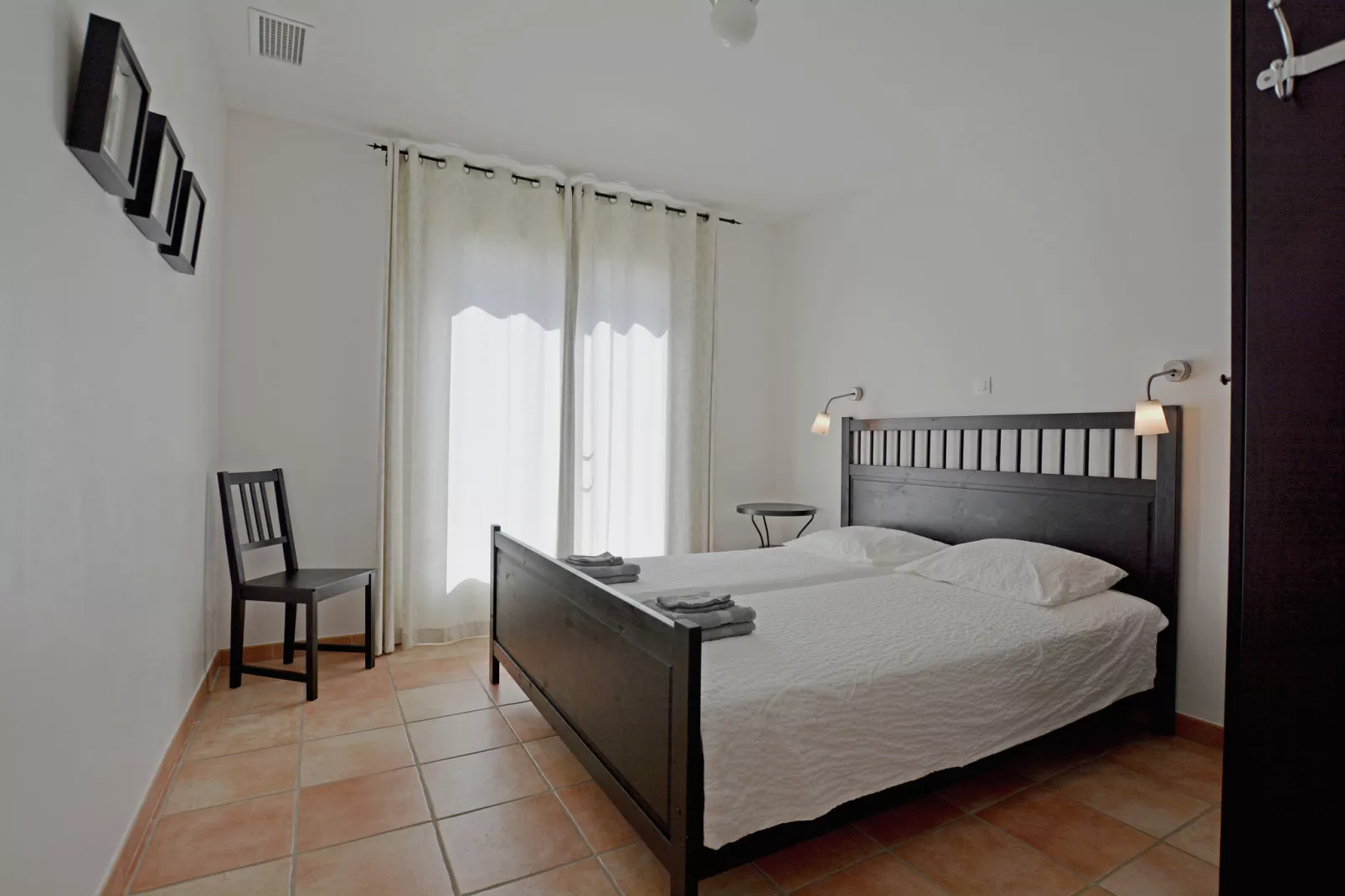 Escales-Bedroom