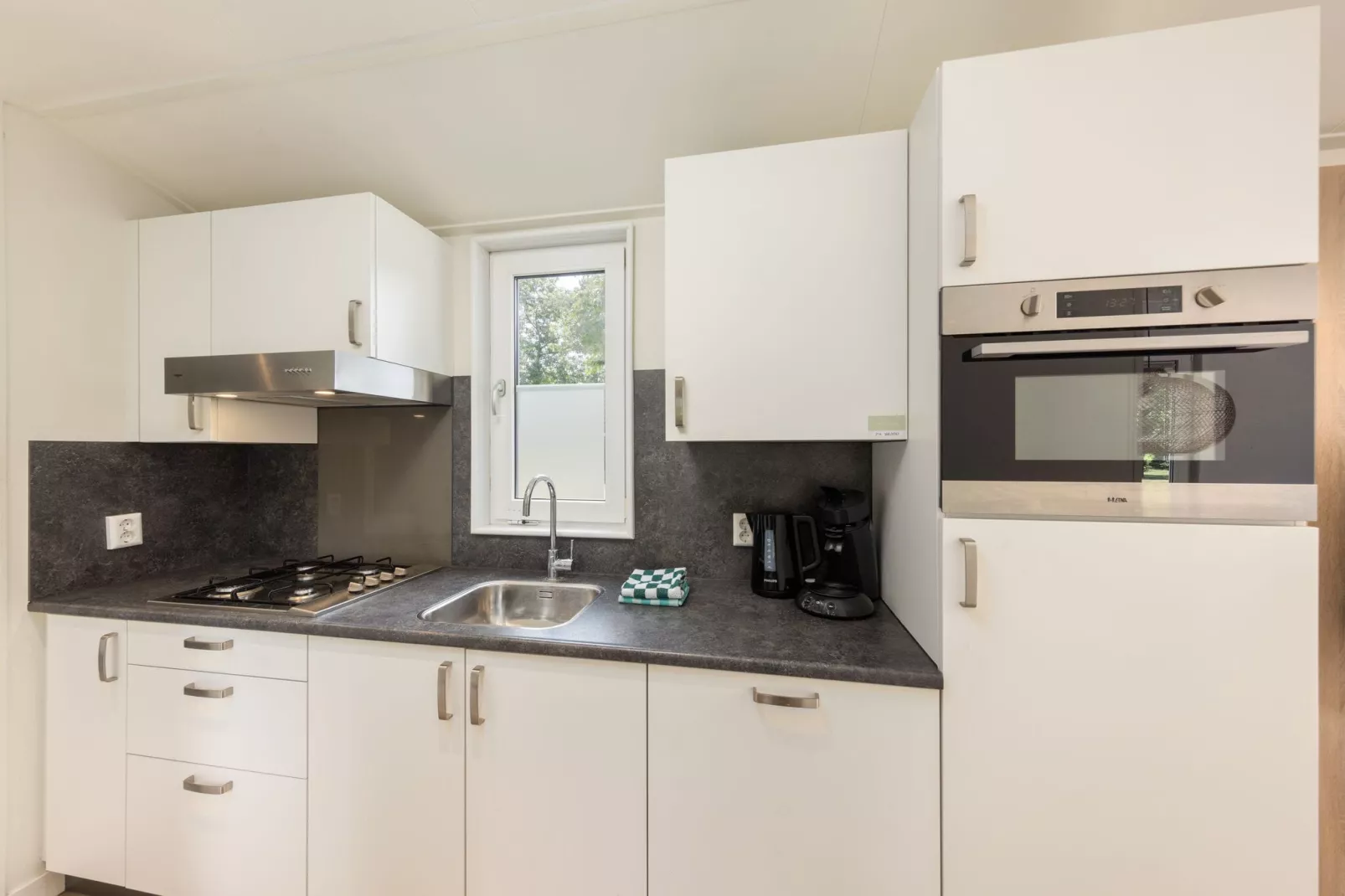 Park De Peel 1-Kitchen