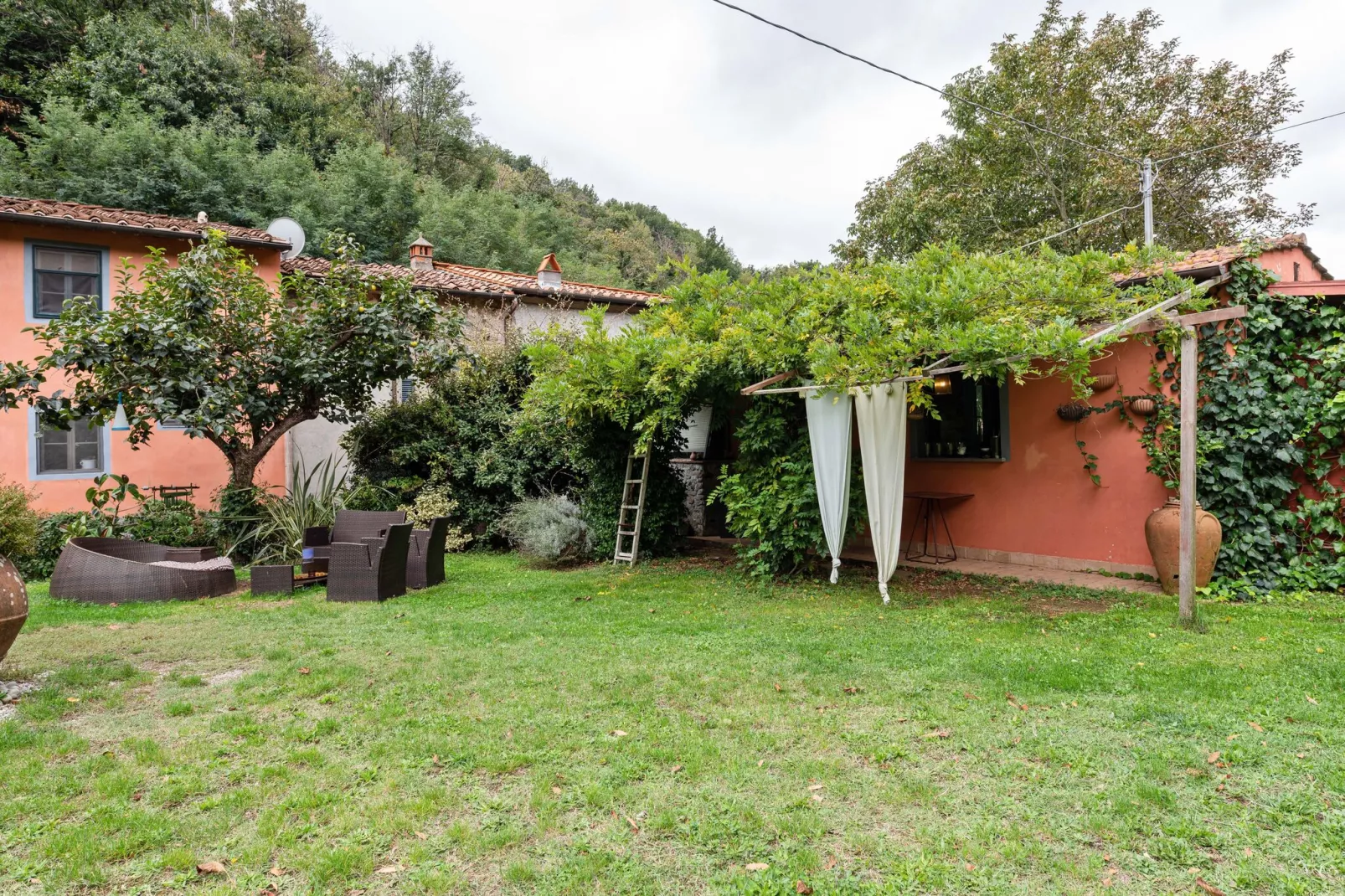 VilladiBugno2-Gardens summer