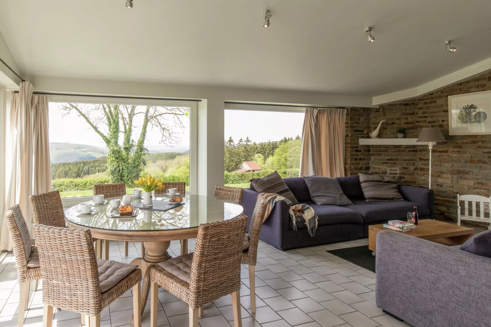 Le Paradis et Espace-Dining room