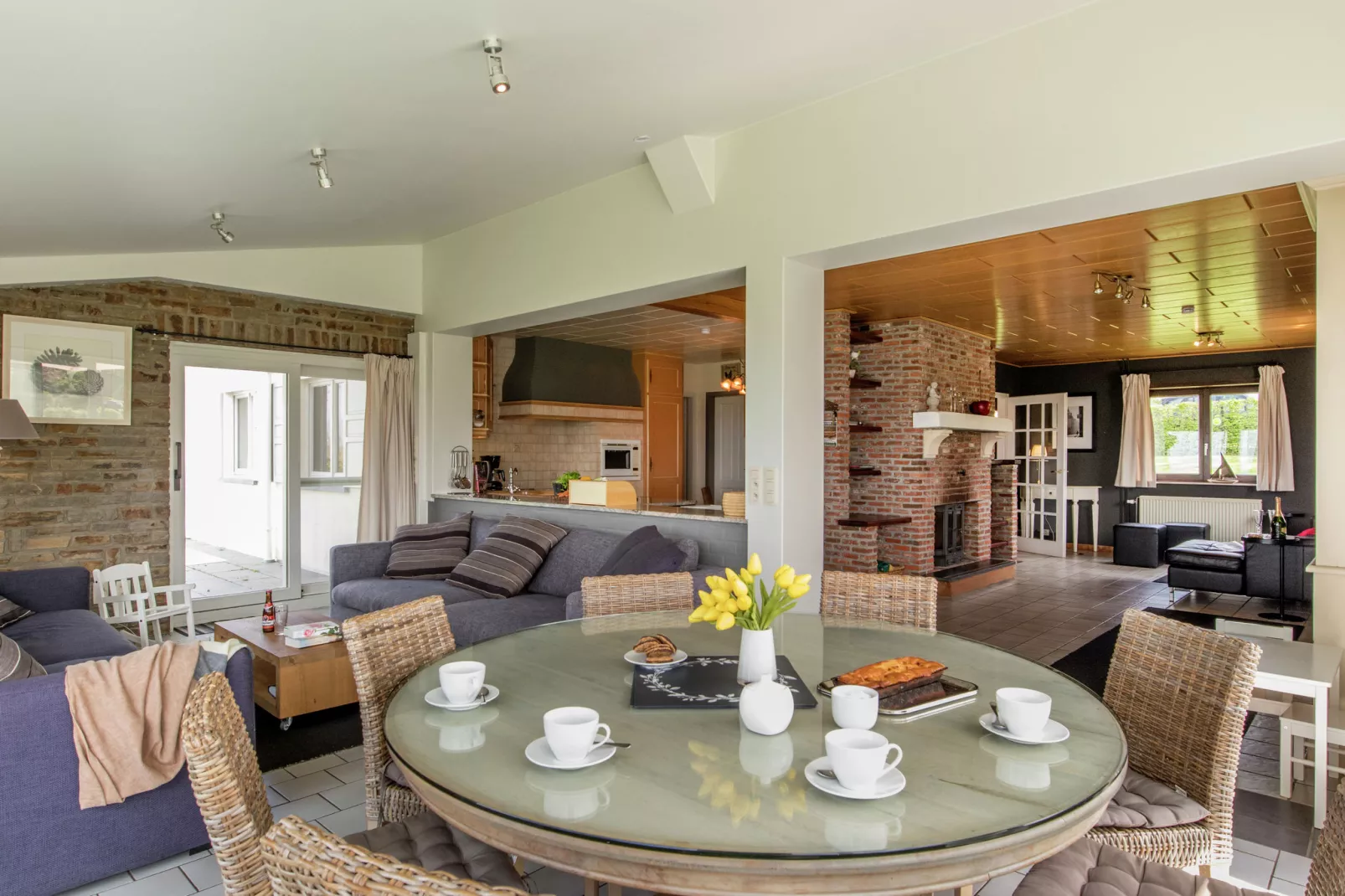 Le Paradis et Espace-Dining room