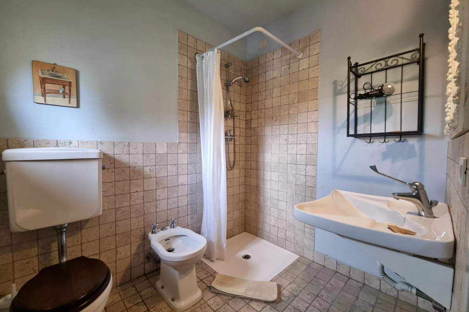 Otello & Don Carlos-Bathroom