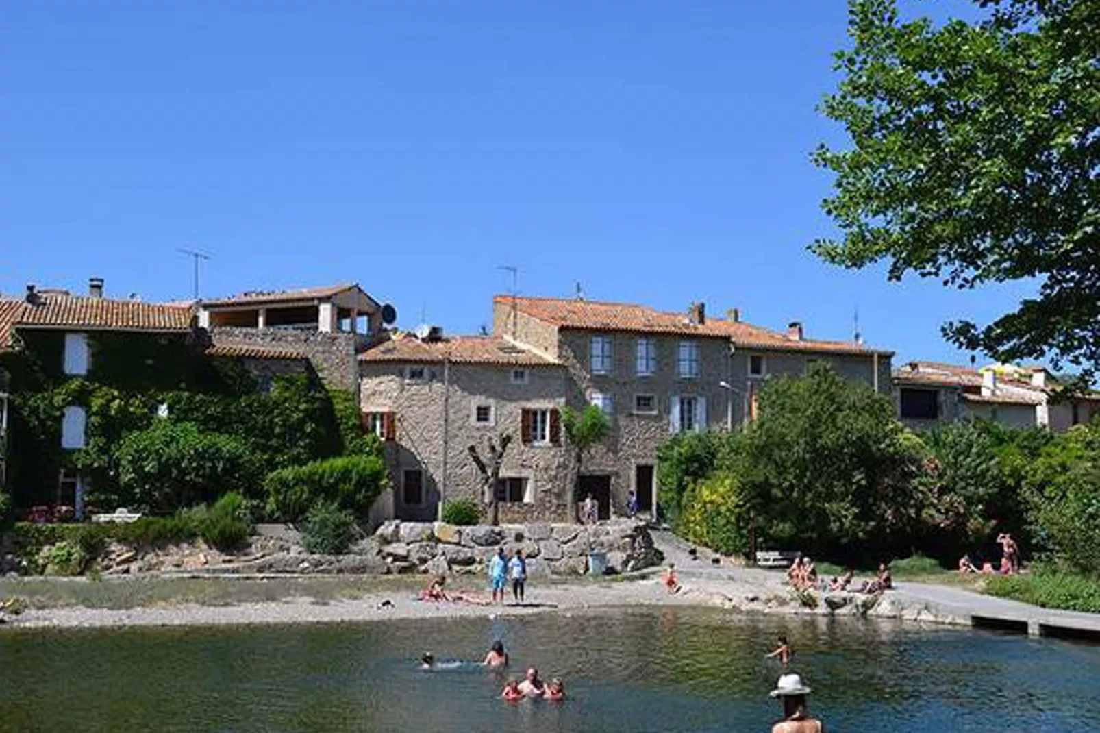 Villa Lézignan-Areas summer 20km
