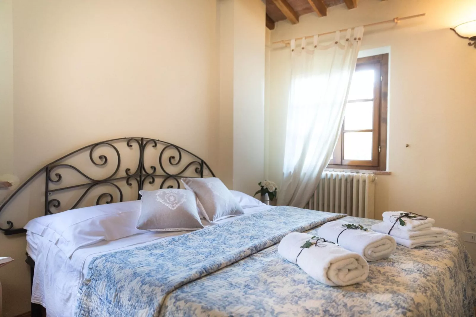 La Traviata-Bedroom