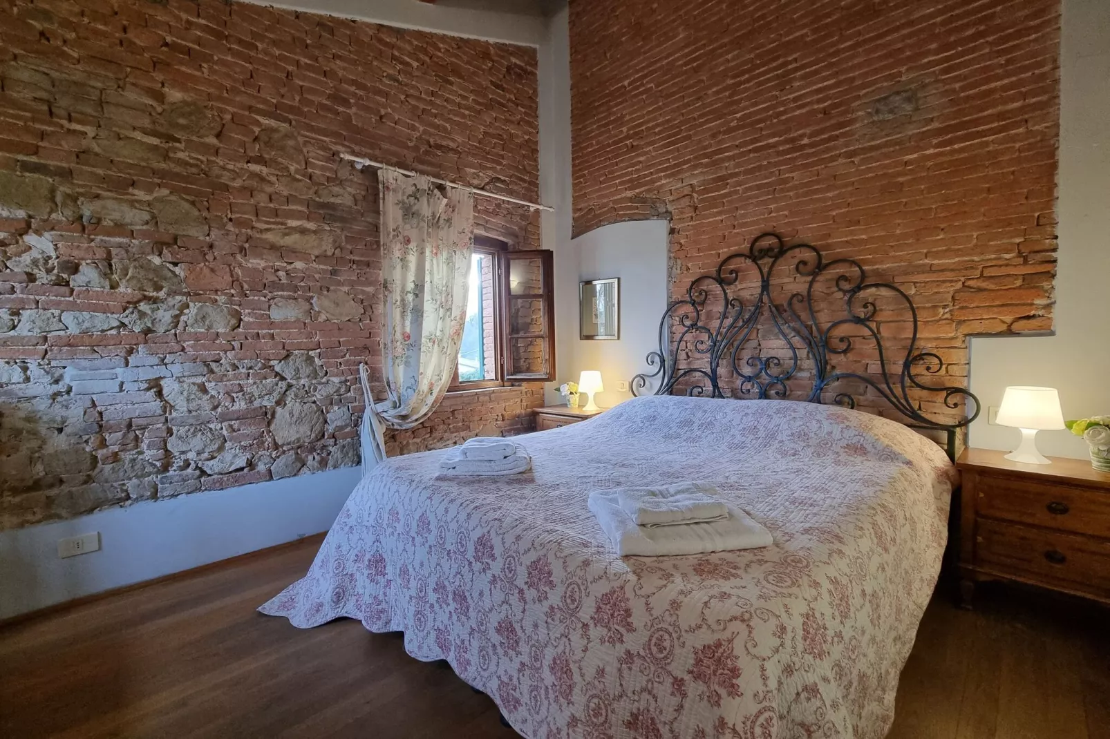 La Traviata-Bedroom