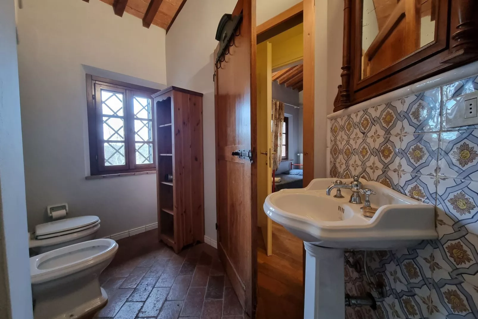 La Traviata-Bathroom