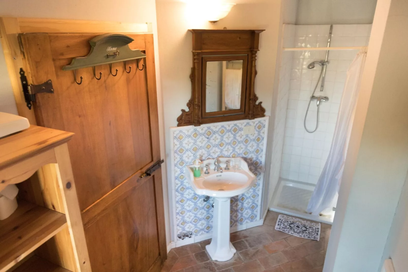 La Traviata-Bathroom