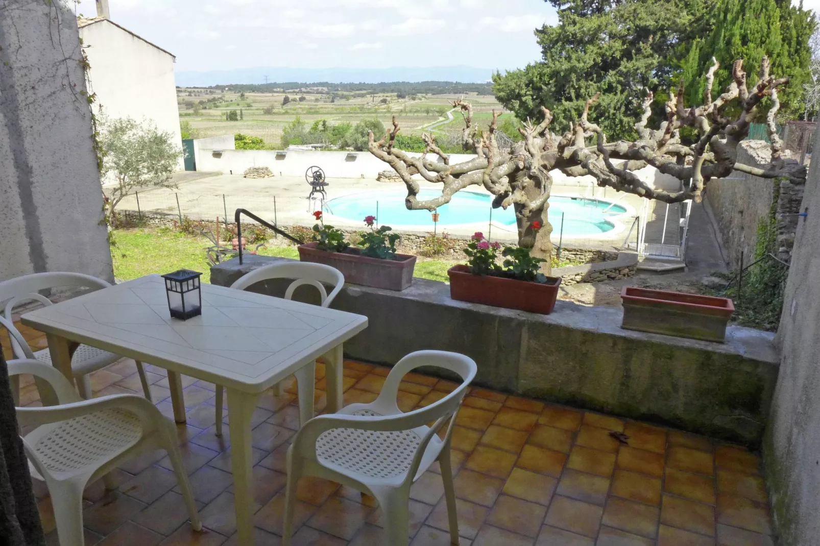Montbrun-des-Corbières-Terrassenbalkon