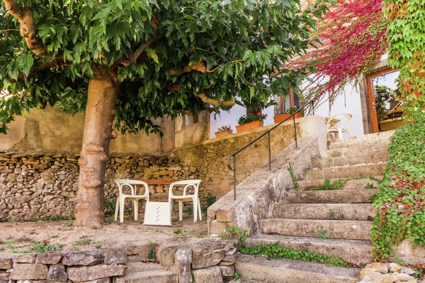 Montbrun-des-Corbières-Terrassenbalkon
