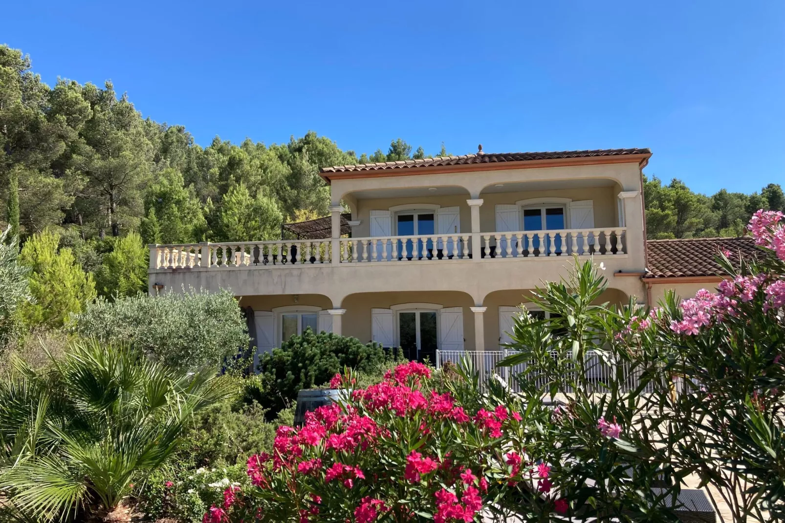 Chateau Henry-Gärten Sommer