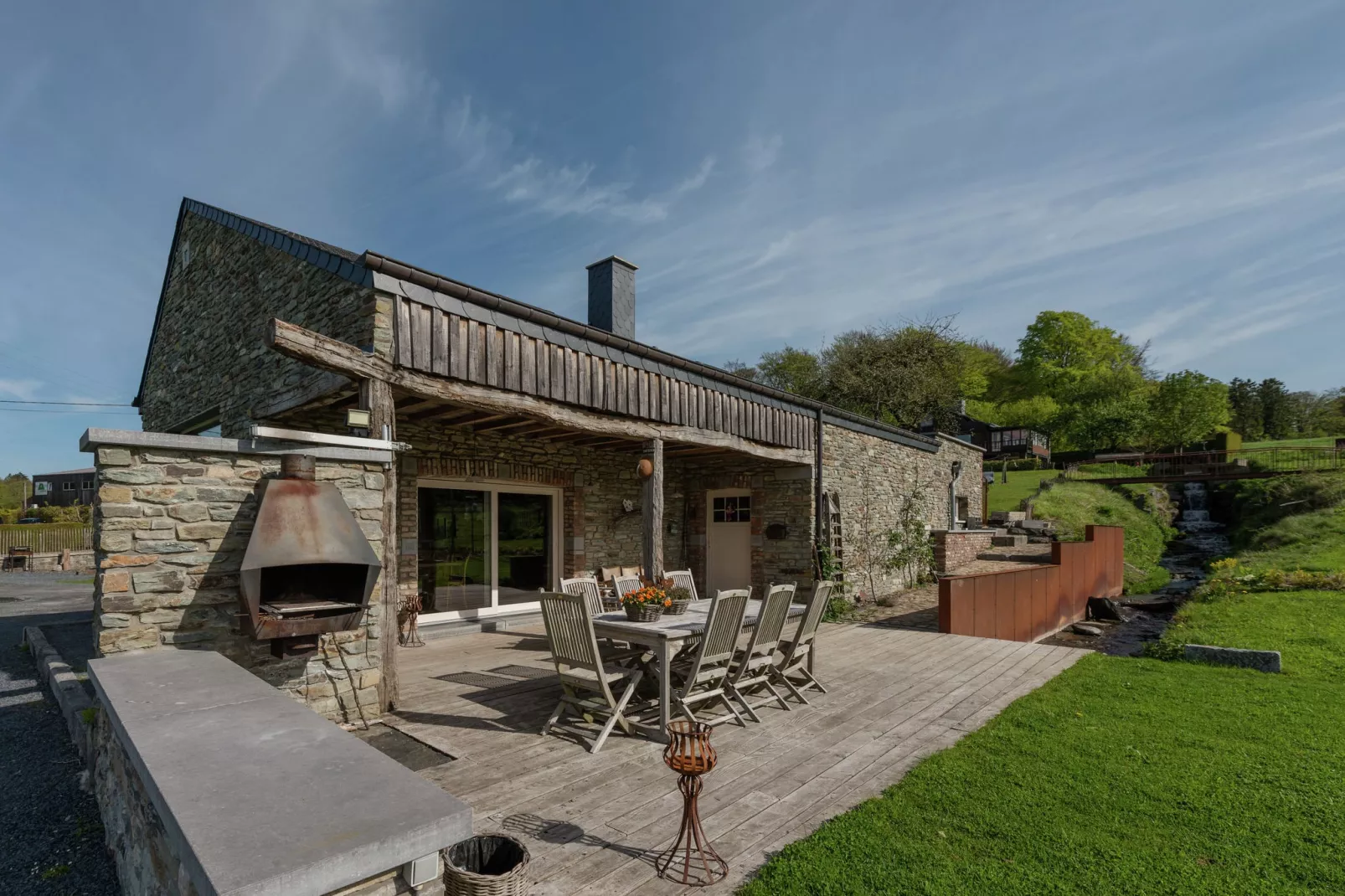 Le Refuge de Césyl-Exterior summer