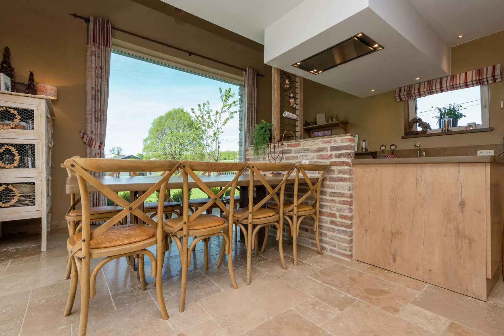 Le Refuge de Césyl-Dining room