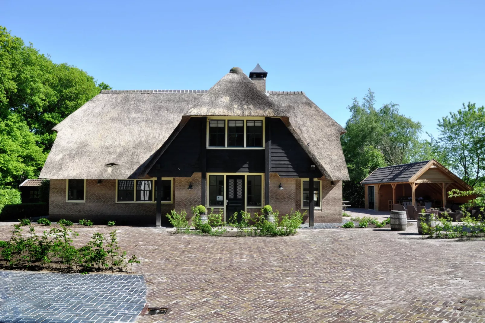 Landhuis de Linde-Exterior summer