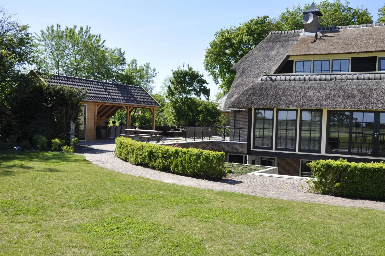 Landhuis de Linde-Exterior summer