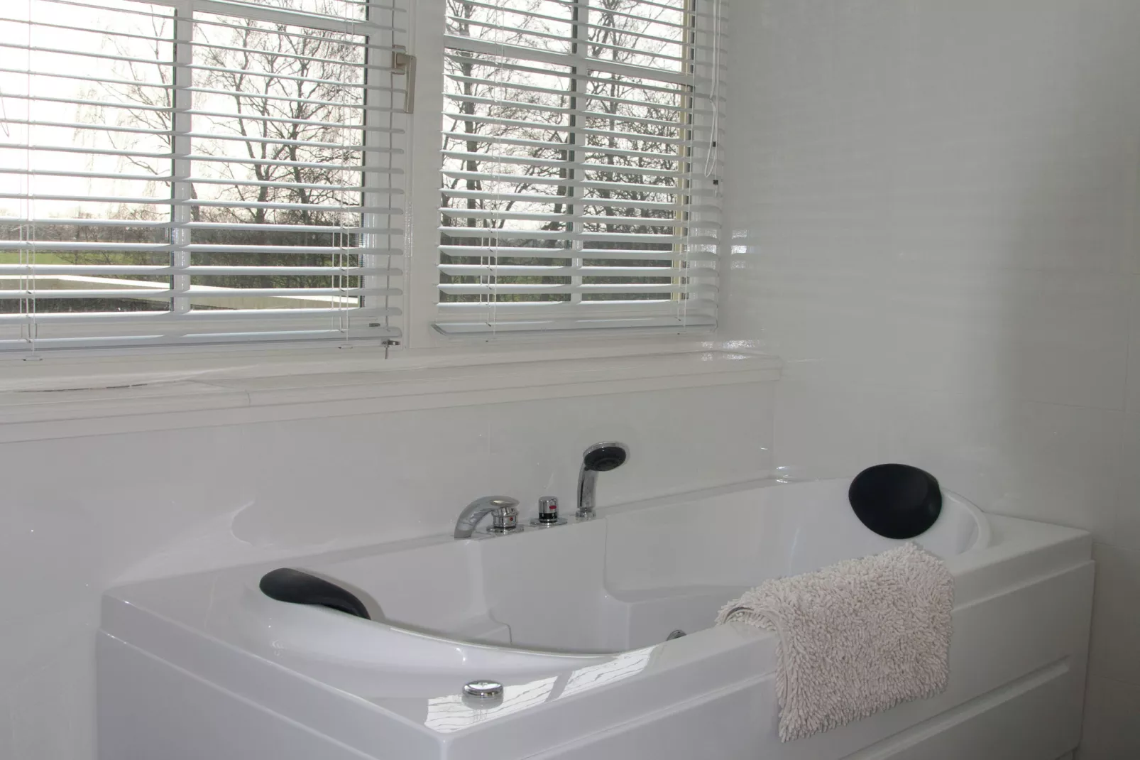 Landhuis de Linde-Bathroom
