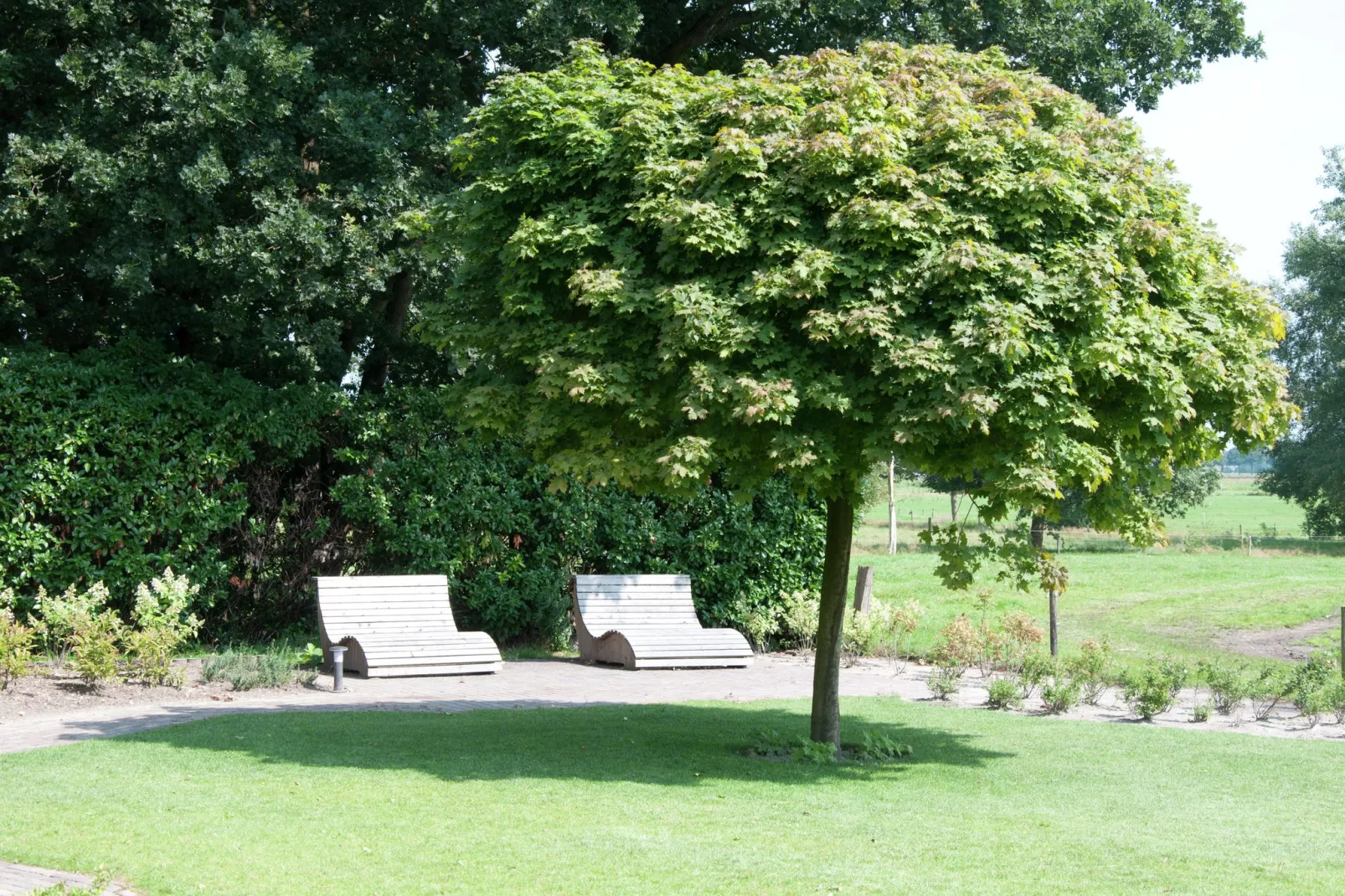 Landhuis de Linde-Gardens summer
