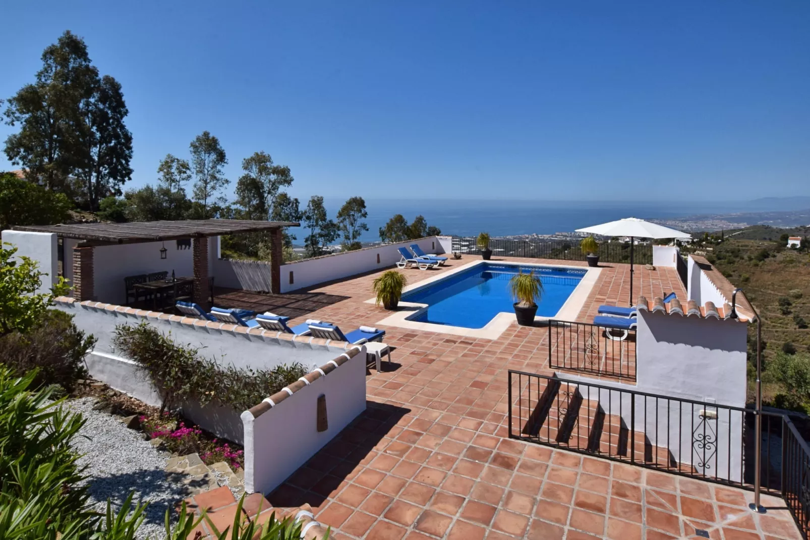 Casa Iris-View summer