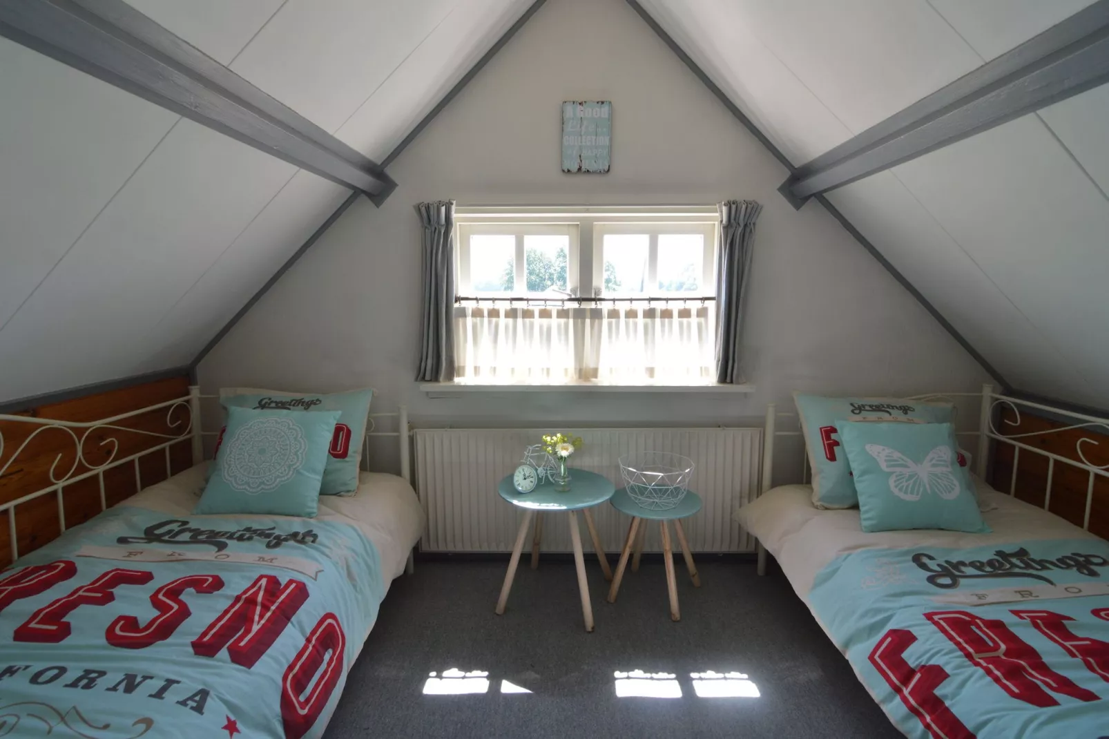 Little White Cottage-Schlafzimmer