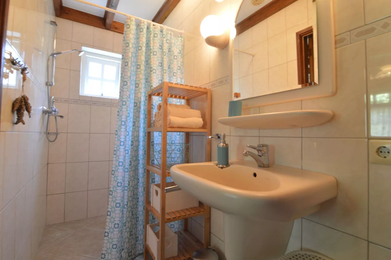 Little White Cottage-Badezimmer
