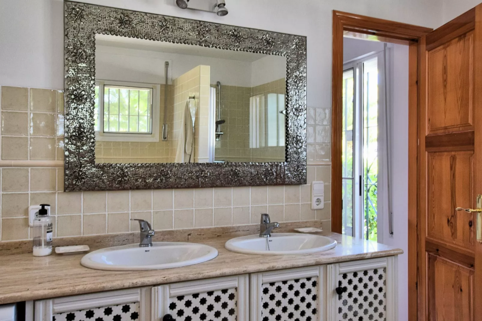 Casa Iris-Bathroom
