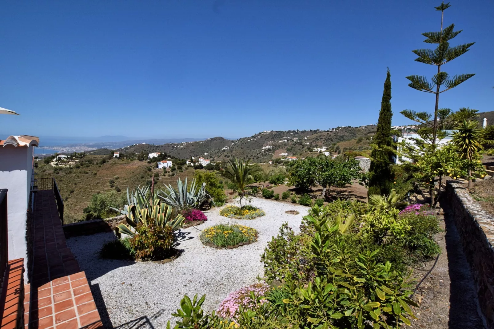 Casa Iris-Gardens summer