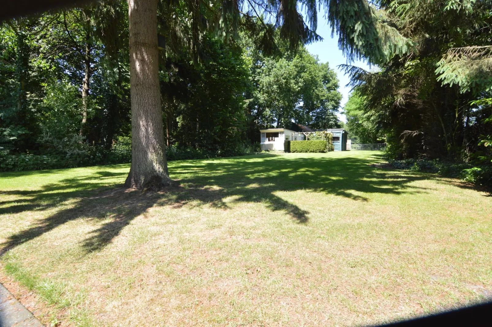 Little White Cottage-Gärten Sommer